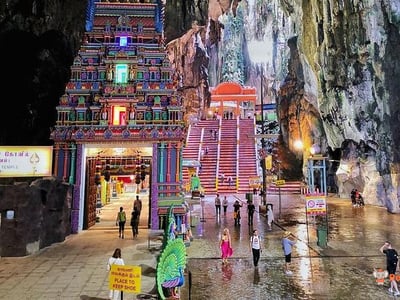 Private Tour: Kuala Lumpur with Petronas Twin Towers Observation Deck and Batu Caves