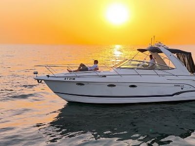 Dubai: Private Yacht Cruise on a 34 Ft Yacht Day Tours
